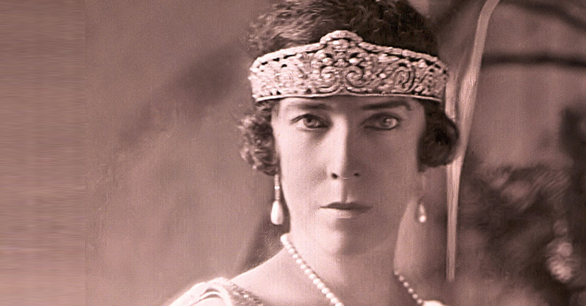 La tiara robada por los nazis que Isabel de Bélgica recuperó por su amistad con la URSS
